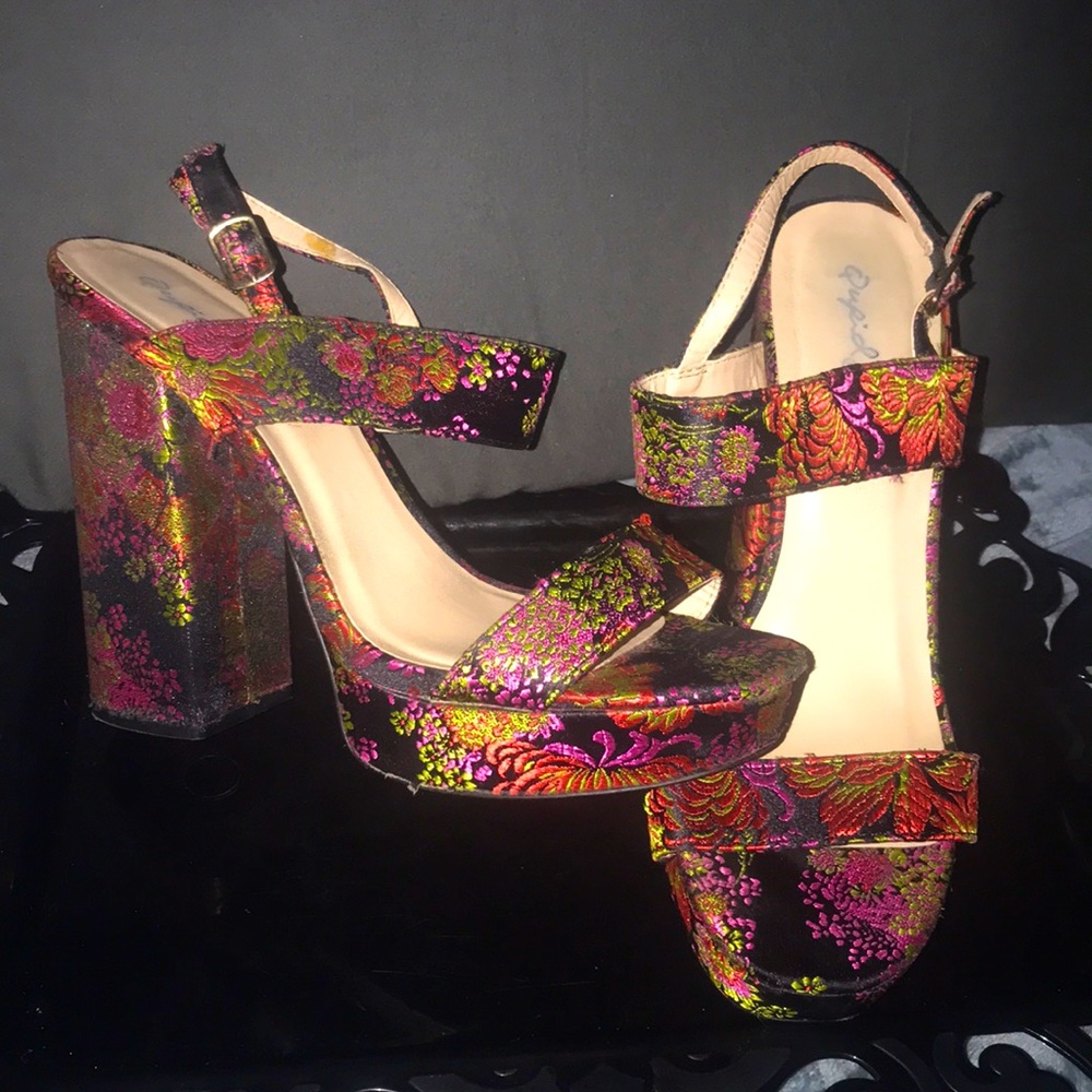 Qupid Retro Floral Print w/Chunky Heel